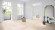 Wineo Purline Bioboden 1000 Wood L elastisch Light Maple Cream 1-Stab Landhausdiele M4V zum klicken Raum3