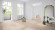 Wineo Purline Bioboden 1000 Wood XL elastisch Calm Oak Bright 1-Stab Landhausdiele 4V zum klicken Raum5