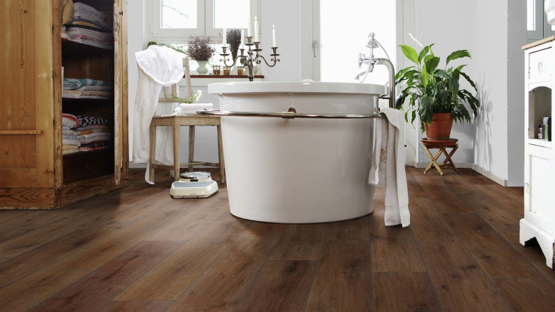 Wineo Purline Bioboden 1000 Wood XL élastique Rustic Oak Coffee Plancher maison de campagne 1 frise 4V à coller main product photo