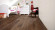 Wineo Purline Bioboden 1000 Wood XL elastisch Rustic Oak Coffee 1-Stab Landhausdiele 4V zum kleben Raum7 Wineo Purline Bioboden 1000 Wood XL elastisch Rustic Oak Coffee 1-Stab Landhausdiele 4V zum kleben Raum7
