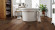 Wineo Purline Bioboden 1000 Wood XL elastisch Rustic Oak Coffee 1-Stab Landhausdiele 4V zum klicken Raum2 Wineo Purline Bioboden 1000 Wood XL elastisch Rustic Oak Coffee 1-Stab Landhausdiele 4V zum klicken Raum2