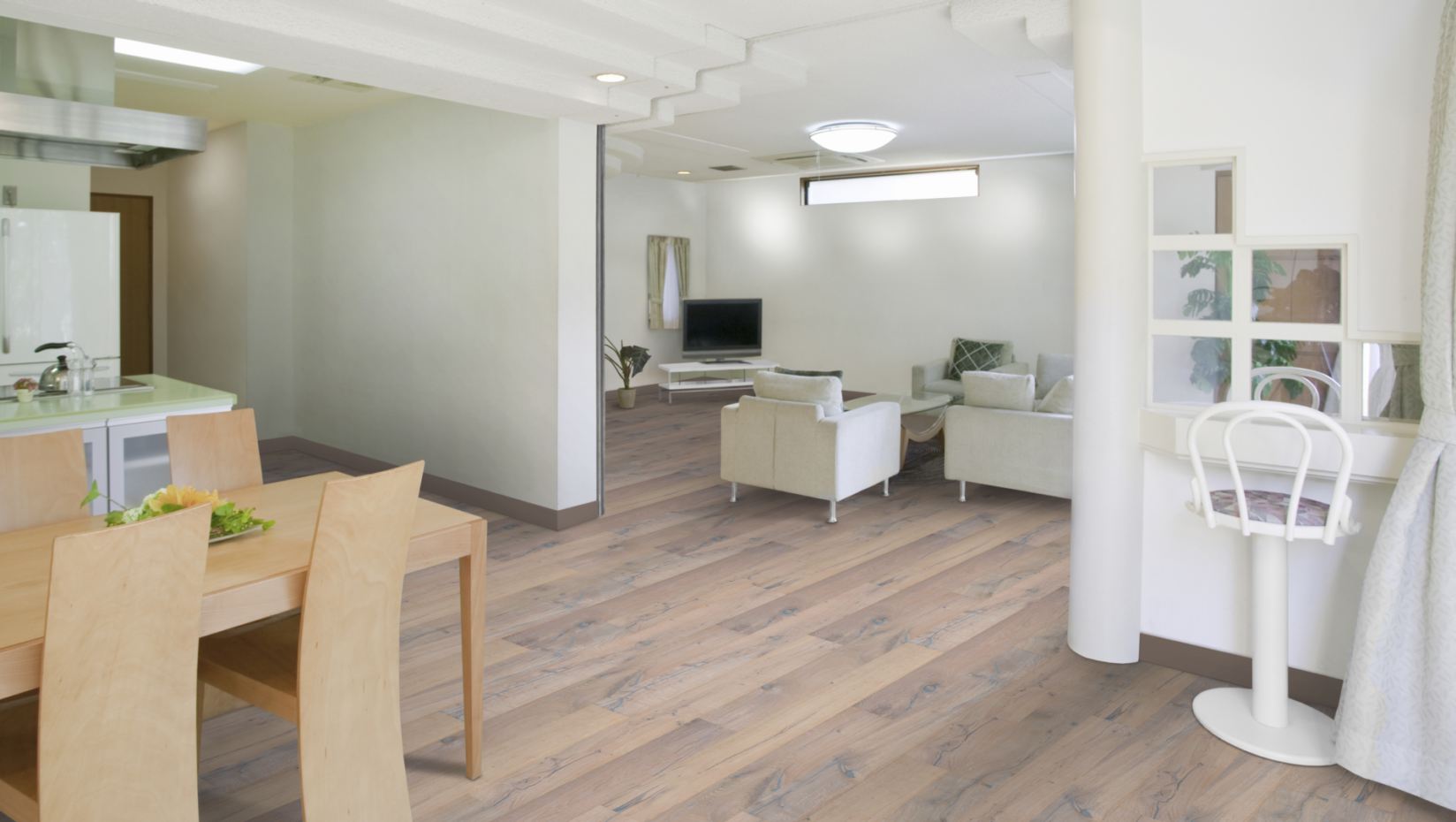 Skaben Parkett Premium Landhausdiele Eiche Alabama Weiss Classic gebürstet weiß-geölt 4V Raumbild 2