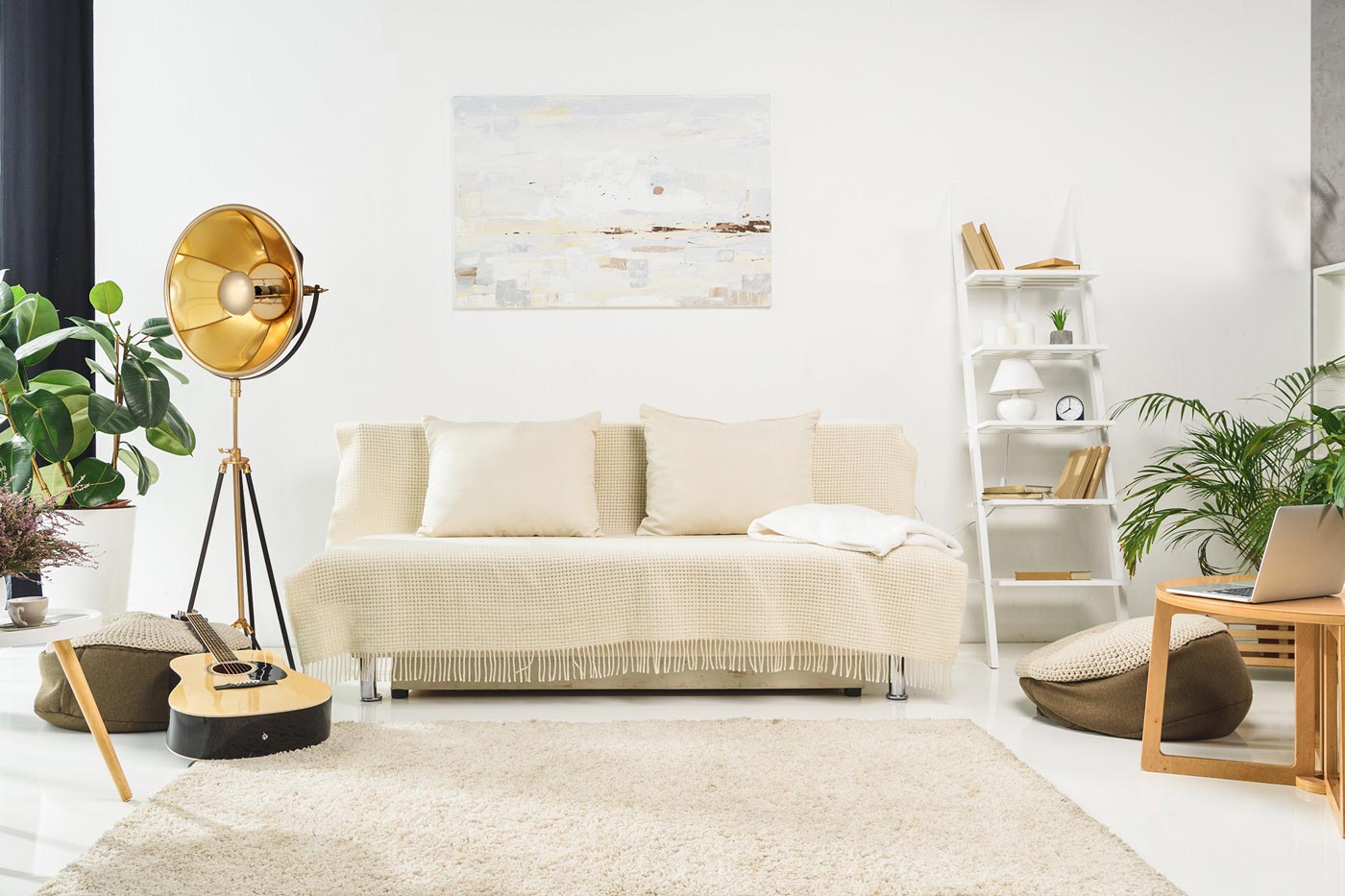 Stehlampe Rockstar im Industrial Design in Farbe Schwarz / Gold aus Stahl handgefertigt Höhe justierbar Raum2