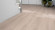 Tarkett Designboden iD Click Ultimate 55 English Oak Vanilla Planke 4V Akustikrücken Raum4 Tarkett Designboden iD Click Ultimate 55 English Oak Vanilla Planke 4V Akustikrücken Raum4