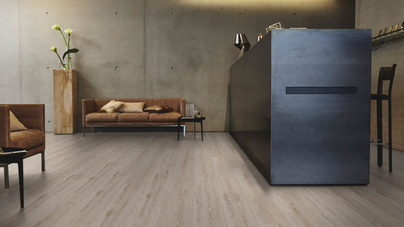Tarkett Sol design iD Click Ultimate 55 Scandinavian Oak Beige Lame 4V avec la sous-couche acoustique intégrée main product photo