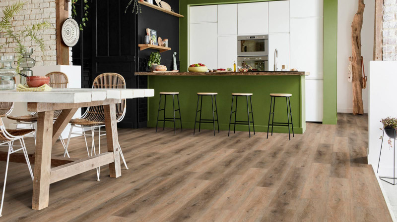 Tarkett Sol design iD Click Ultimate 70 Plus Riviera Oak Light Brown Lame 4V avec la sous-couche acoustique intégrée main product photo