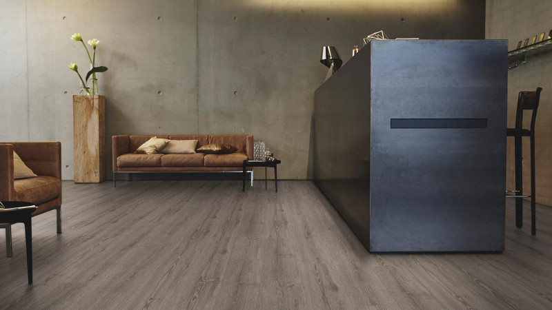 Tarkett Sol design iD Click Ultimate 70 Scandinavian Oak Brown Lame 4V avec la sous-couche acoustique intégrée main product photo