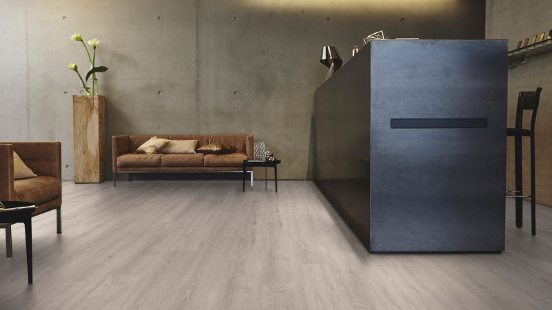 Tarkett Sol design iD Click Ultimate 70 Scandinavian Oak Grey Lame 4V avec la sous-couche acoustique intégrée main product photo