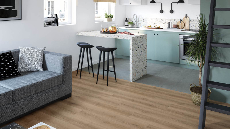 Tarkett Sol design Starfloor Click Ultimate 30 Vermont Oak Natural Lame M4V avec la sous-couche acoustique intégrée main product photo