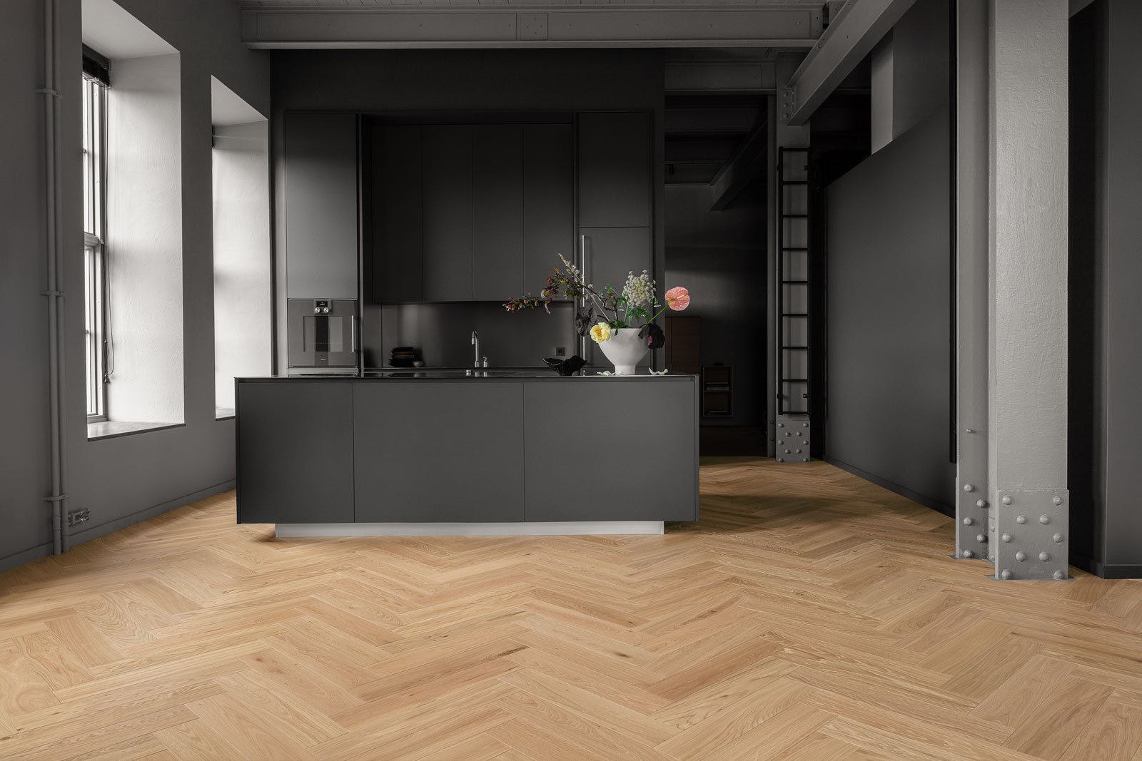 Tarkett Parkett Segno Eiche Blonde links Mix Fischgrät M4V Raum3