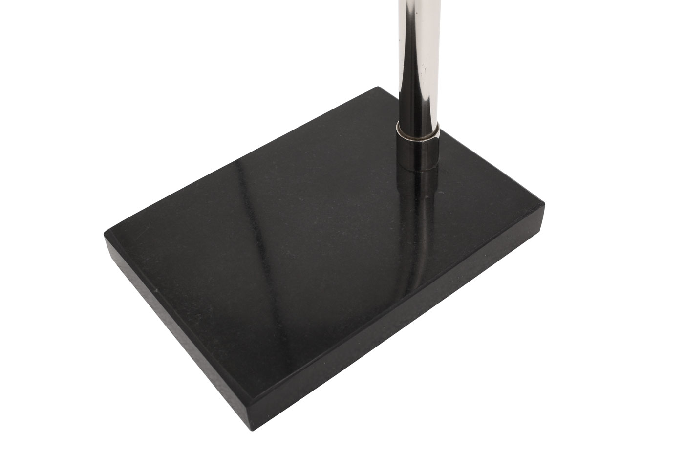 Tischlampe Aneta im Industrial Design in Farbe Schwarz / Silber aus Metall-Mix u. Marmor handgefertigt Raum6