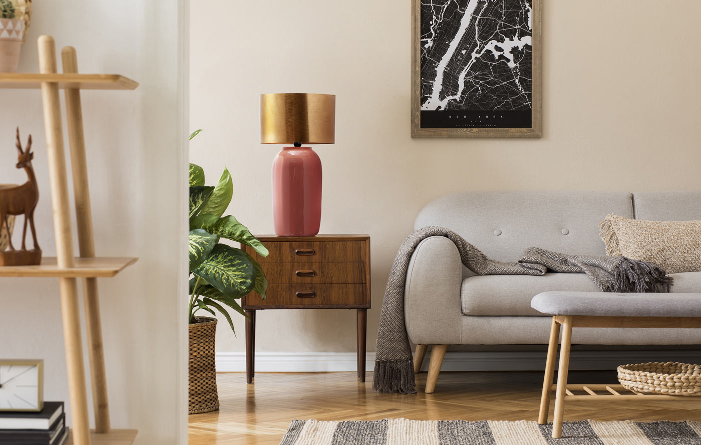 Tischlampe Benito im Extravagante Design in Farbe Rosa / Gold aus Eisen handgefertigt Raum2