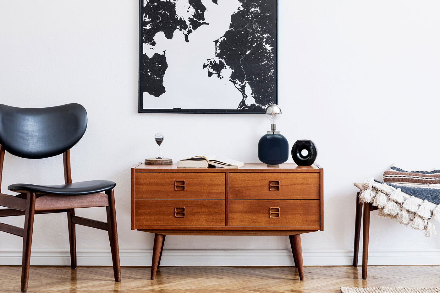 Tischlampe Lion im Extravagante Design in Farbe Dunkelblau / Silber aus Eisen handgefertigt Raum2