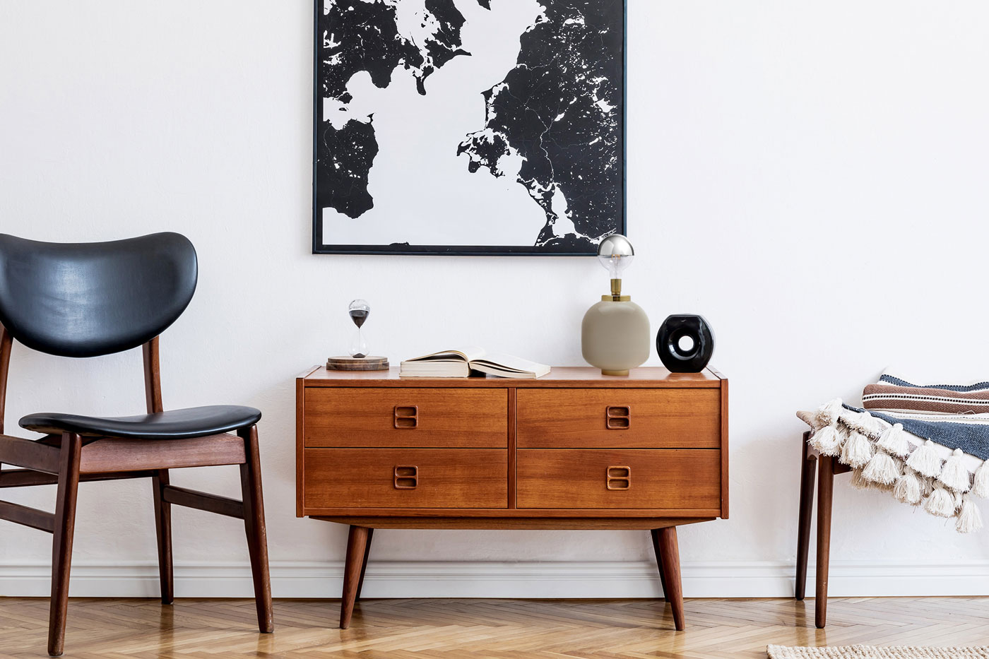 Tischlampe Lion im Extravagante Design in Farbe Taupe / Gold aus Eisen handgefertigt Raum2