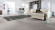 Wineo Designboden 600 Stone XL #ChelseaFactory Fliesenoptik gefaste Kante Raum4