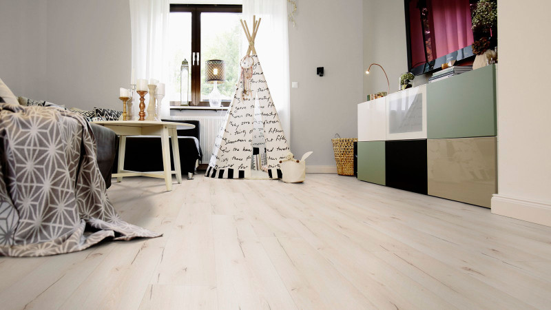 Wineo Laminate 500 Large V4 Strong Oak White 1-strip 4V main product photo