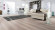 Wineo Laminat 500 Medium V4 Smooth Oak Grey 1-Stab Landhausdiele 4V Raum5 Wineo Laminat 500 Medium V4 Smooth Oak Grey 1-Stab Landhausdiele 4V Raum5