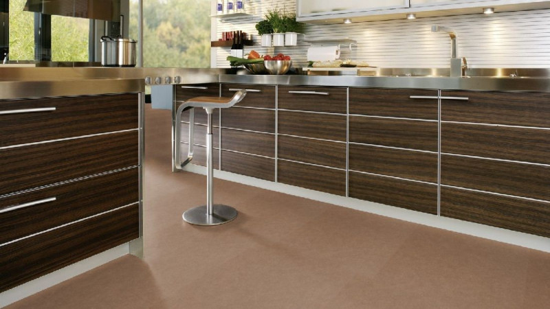 Wineo Purline Sol organique 1500 Chip Cappuccino Matériaux en rouleaux main product photo