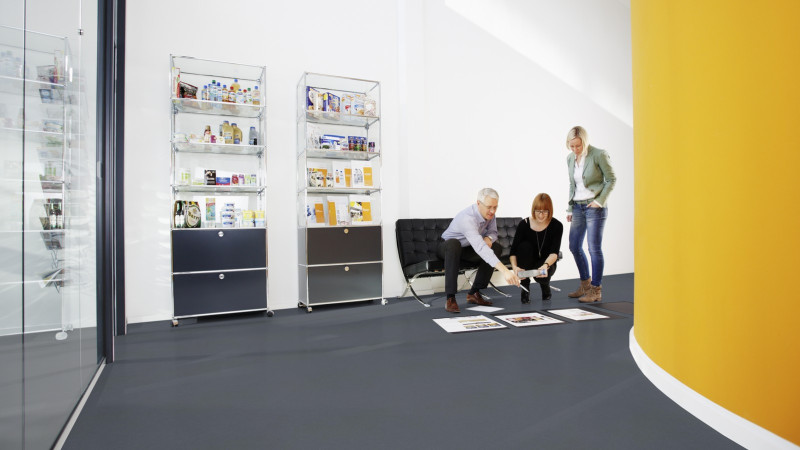 Wineo Purline Organic flooring 1500 Chip Denim Blue Stars Rolled goods main product photo