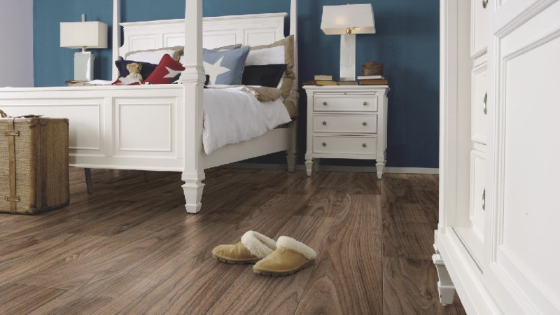 Wineo Purline Organic Floor 1500 Wood Napa Walnut Brown Roll Goods main product photo