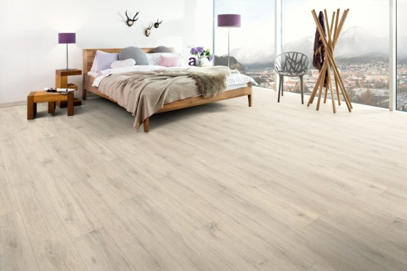 Egger Home Laminat 8/32 Classic Kurimo Eiche EHL014 1-Stab Landhausdiele 4V main product photo