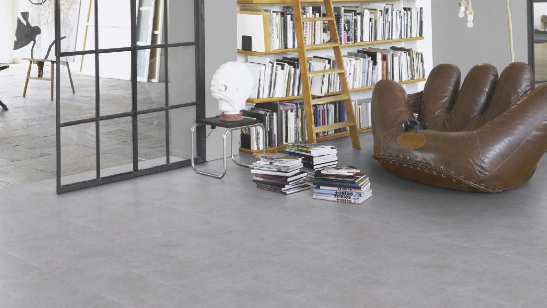 Suelo vinílico de Parador Basic 2.0 baldosa gris hormigón