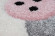 Kinderteppich HASE auf Hintergrund Rosa weiß gepunktet Höhe 15 mm R2