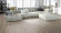 Skaben Design Sol Vinyle Rhino Click 30 Chêne Noble Greige 1 frise Plancher maison de campagne M4V Isolation phonique Skaben Design Sol Vinyle Rhino Click 30 Chêne Noble Greige 1 frise Plancher maison de campagne M4V Isolation phonique