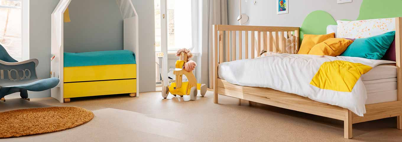 Sols en liège, soldes et lots spéciaux dans les chambres d'enfants au chaud sous les pieds