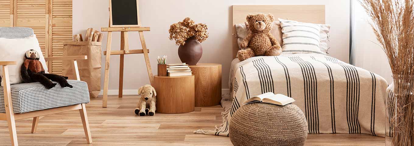 Parquet en érable à bâtons rompus dans une chambre d'enfant