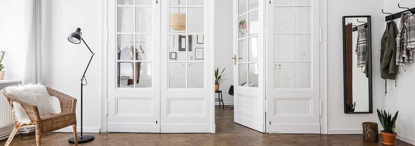 Parquet en bois massif dans l'entrée