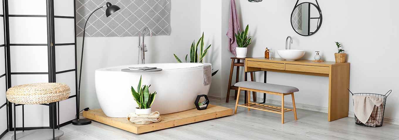Revêtement de sol en vinyle dans la salle de bain Plancher maison de campagne clair